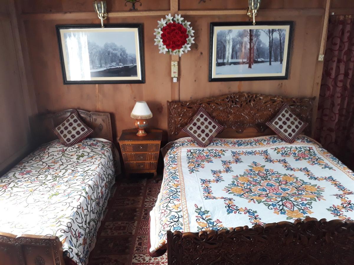 Heritage Geneva House Boat Srinagar  Exterior photo