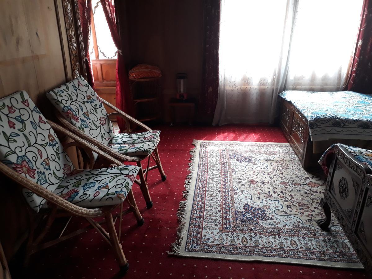Heritage Geneva House Boat Srinagar  Exterior photo