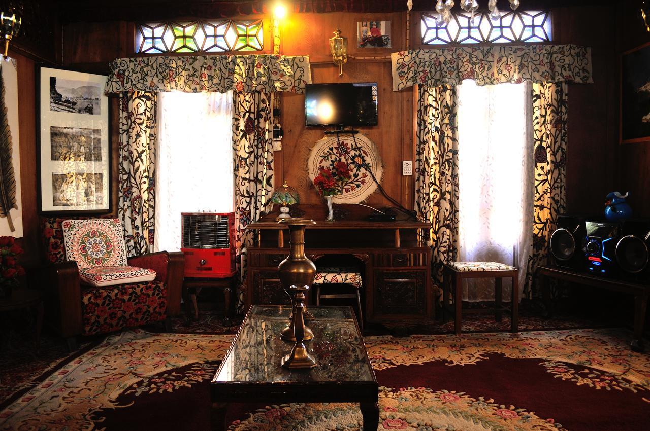 Heritage Geneva House Boat Srinagar  Exterior photo