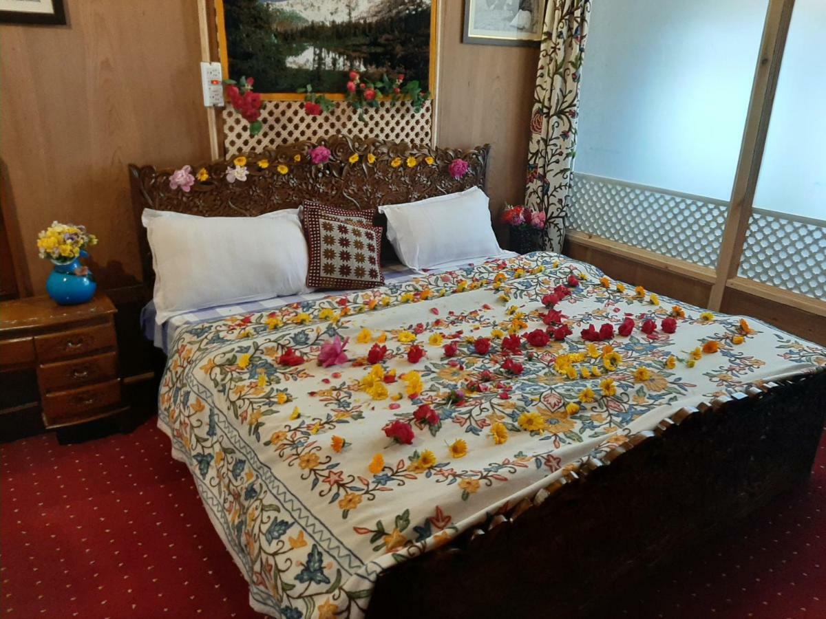 Heritage Geneva House Boat Srinagar  Exterior photo